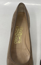 Load image into Gallery viewer, Authentic Salvatore Ferragamo Womens Brown Black Block Pump Heels Size 6 4A
