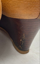 Load image into Gallery viewer, Authentic Tory Burch Womens Leticia Brown Peep Toe Pump Heels Size 8.5M Damaged
