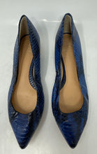 Load image into Gallery viewer, Authentic Tory Burch Womens Bedford Blue Snakeskin Print Ballet Flats Size 6 M
