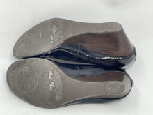 Load image into Gallery viewer, Authentic Tory Burch Womens Caroline Black Leather Pump Heels Size 9M Damaged

