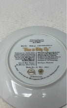 Load image into Gallery viewer, Knowles Walt Disney Snow White Time To Tidy Up Decorative Collector Plate
