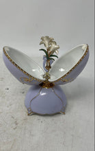 Load image into Gallery viewer, Ardleigh Elliott Heirloom Porcelain Egg Granddaughter's Grace Music Box No.A0871
