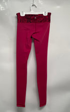 Load image into Gallery viewer, Lululemon Womens Red Snake Print Skinny Leg Pull-On Compression Leggings Size 4

