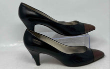 Load image into Gallery viewer, Evan Picone Womens Black Camel Leather Cap Toe Slip-On Pump Heels Size 10M
