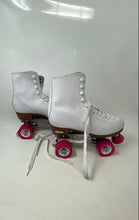 Load image into Gallery viewer, Chicago Skates Womens White Leather Lace-Up Ankle Roller Skates Size 9
