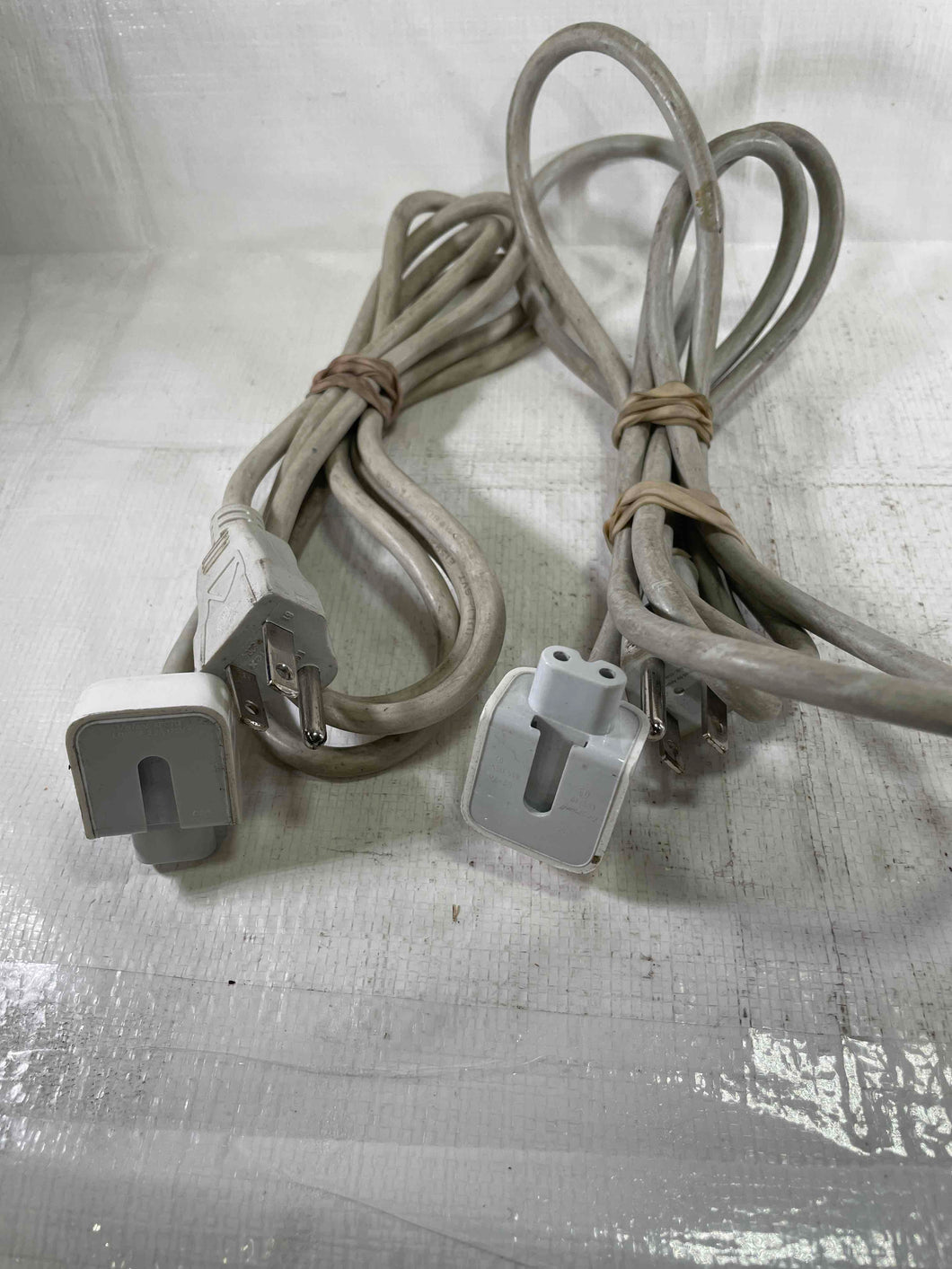 Set Of 2 Unknown Brand White Colored 3 Pin Cables