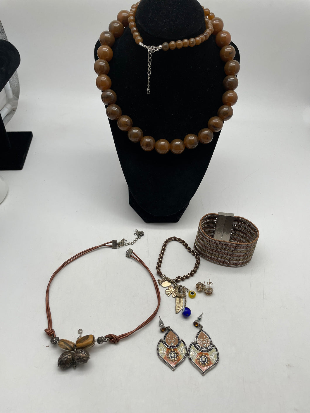 Set 6 Pcs ( 2 Necklaces, 2 Bracelet, 2 Earrings) Jewelry, Weight 188g
