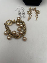 Load image into Gallery viewer, Set Of 4 Pcs (1 Necklace, 1 Bracelet, 2 Earrings) Women&#39;s Jewelry, Weight 64g
